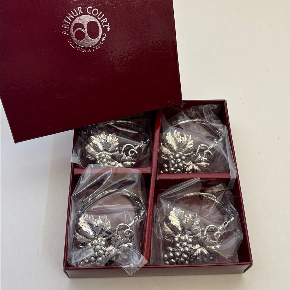 Vintage Arthur Court Designs 1995 Set of 4 Silvertone Grape Napkin Rings NEW‎